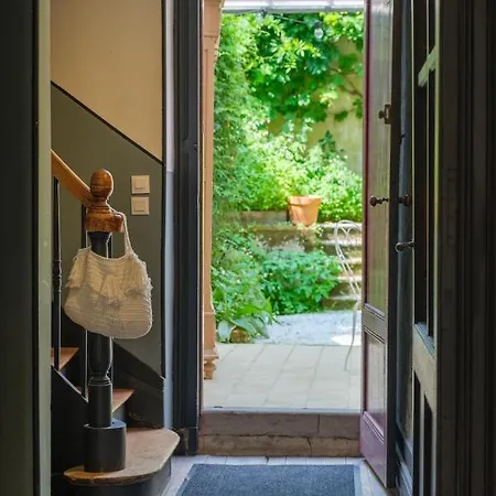 Appartement Avec Son Patio Dans Centre Historique De Bourg Exterior photo